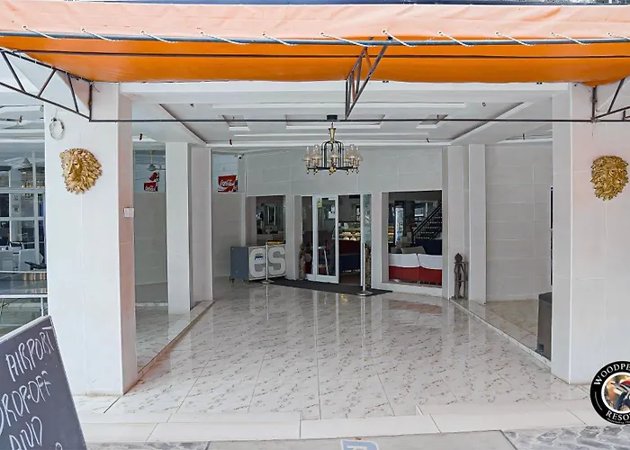 Woodpecker Resort Hotel